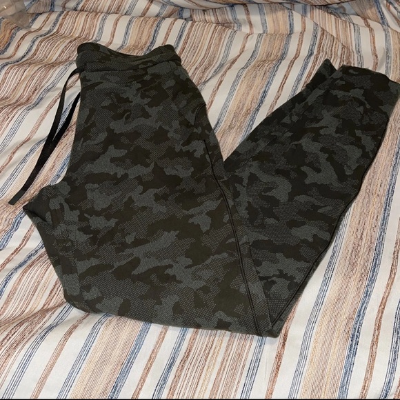 Lululemon Ready to Rulu Joggers - Picture 10 of 13